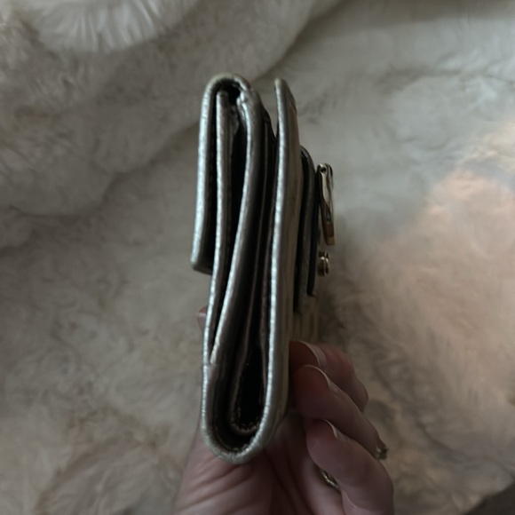 GUCCI Flap/Snap wallet GG Canvas leather trim authentic snap are tight - Picture 12 of 12